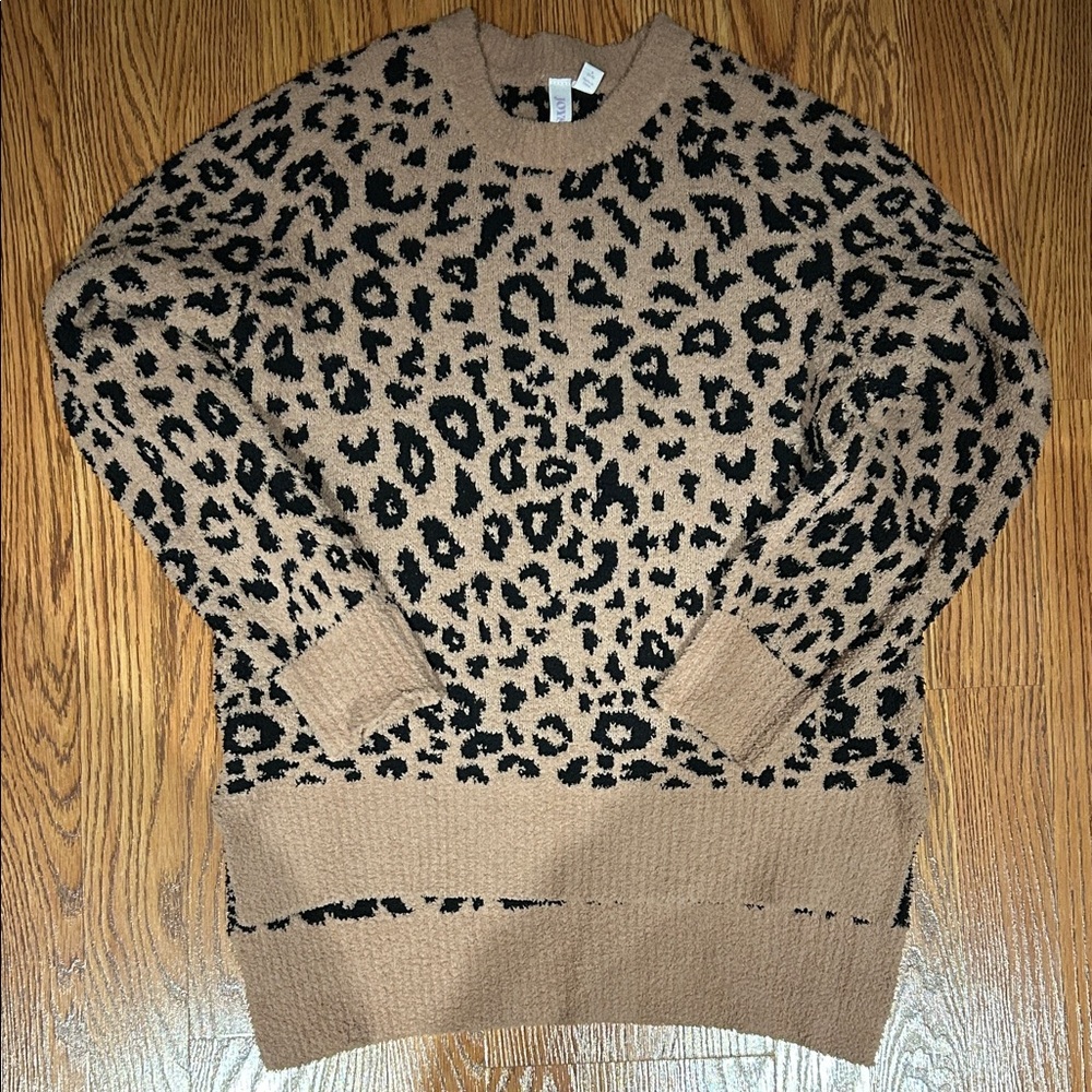 Leopard Print Women's Pajama Set - Picture 2 of 3